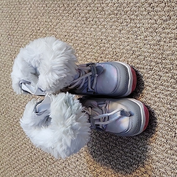 Toddler Size 8 Winter Boots - Picture 1 of 3